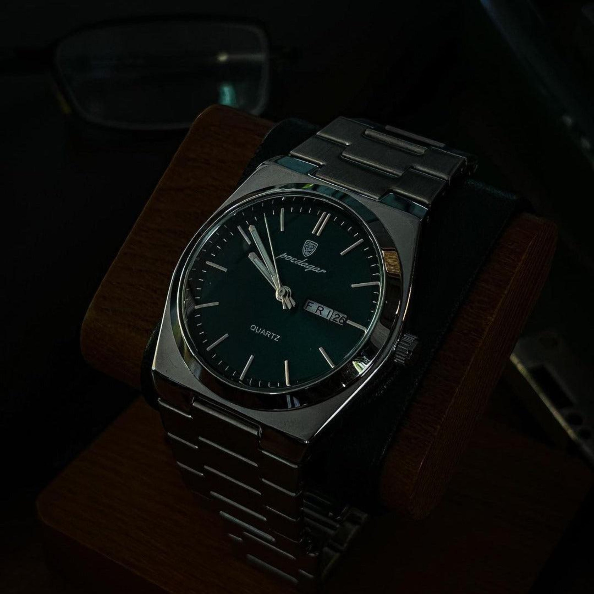 Quartz Watch – Stainless Steel Emerald Green Edition